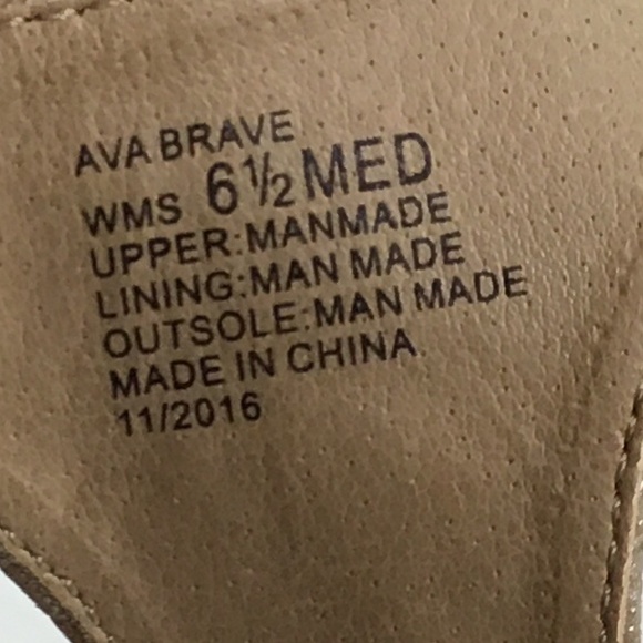 Kenneth Cole Reaction Gold Ava Brave Sandals - Picture 11 of 12